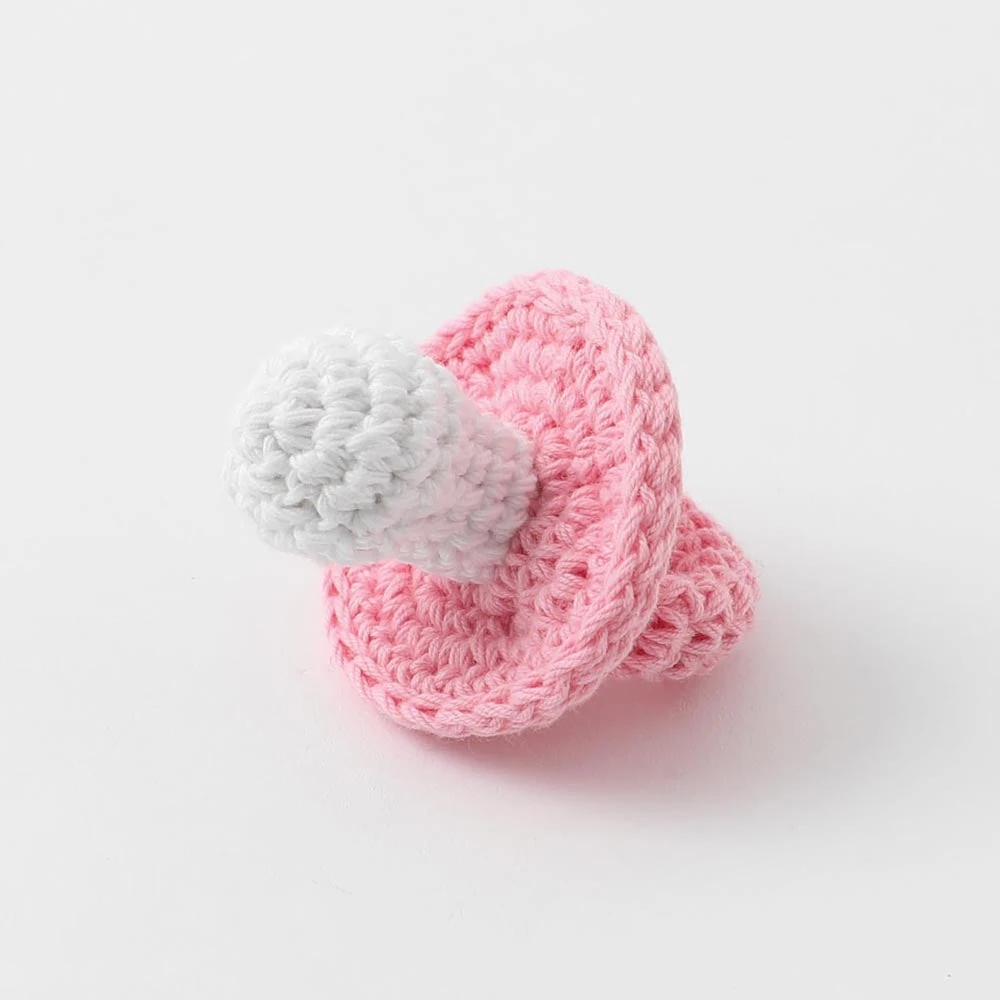 product_image_1763717693.webp 手編みのおしゃぶりおもちゃ - 画像 (1)