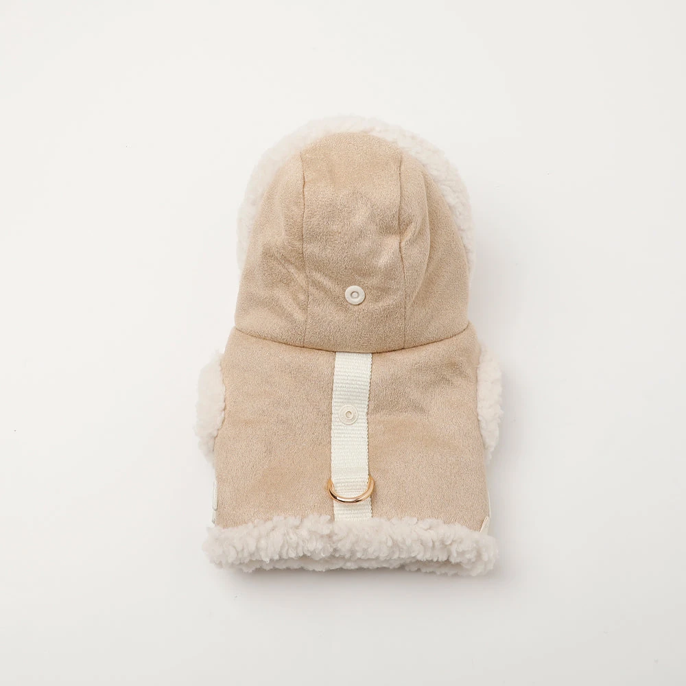 product_image_1763949872.webp ムートンボアフードハーネス - 画像 (1)