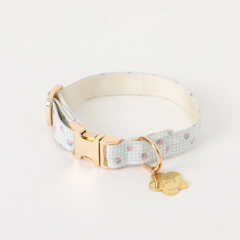 product_image_1763951678.webp ギンガムチェックいちごフラワーチャームカラー+リードSET【名入れ彫刻対応】 - 画像 (1)