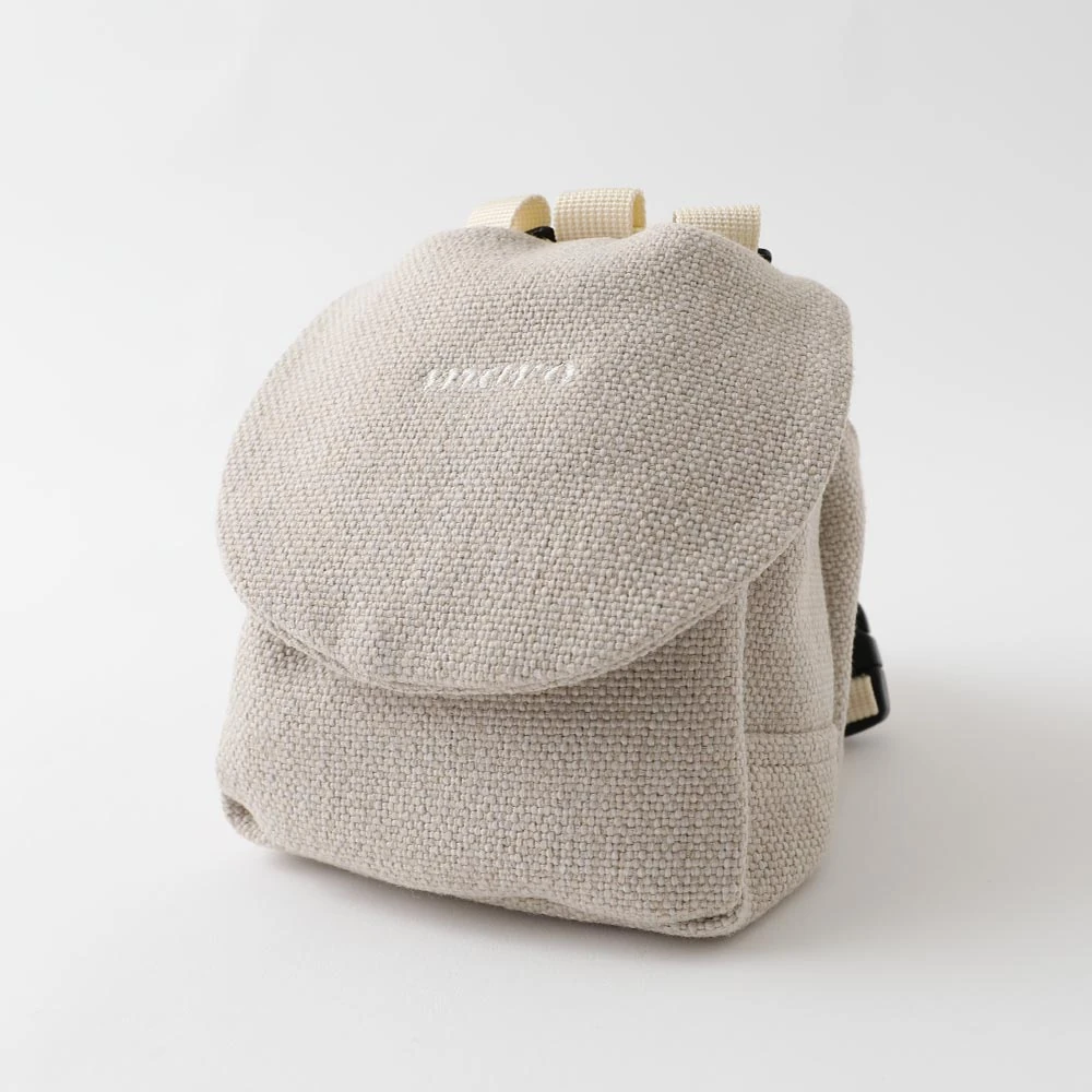 家族 お 揃い プレゼント 雑貨 - 家族お揃いプレゼント雑貨を着用したオーナーとペットの散歩シーン